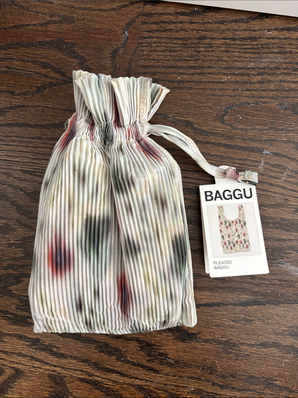 BAGGU Pleated Drawstring Pouch - Cream with Green & Red Washes